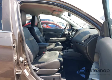 2018 Mitsubishi Outlander Sport 2.4 Sel z USA, uszkodzony, nr VIN JA4AP4AW4JU018385